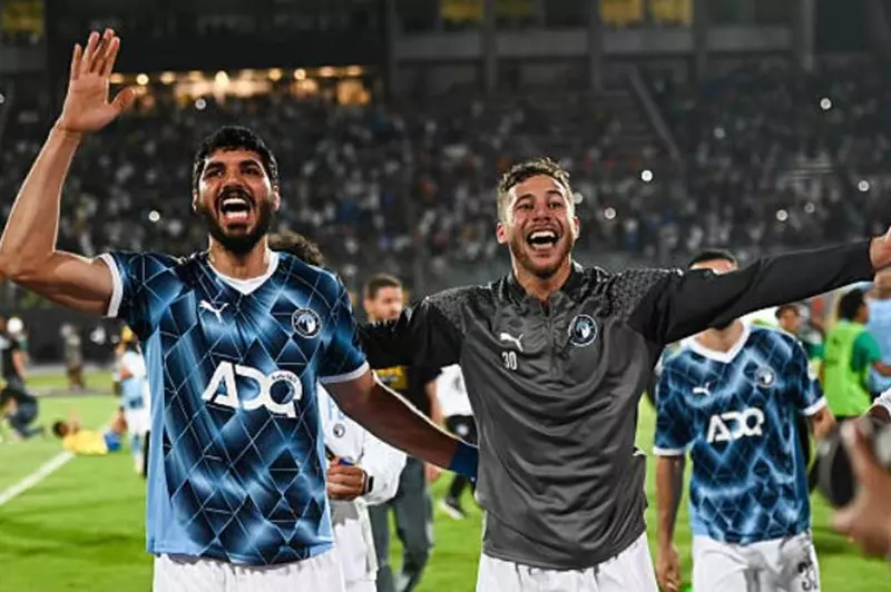 احتفال رمضان صبحي وعلي جبر ثنائي بيراميدز